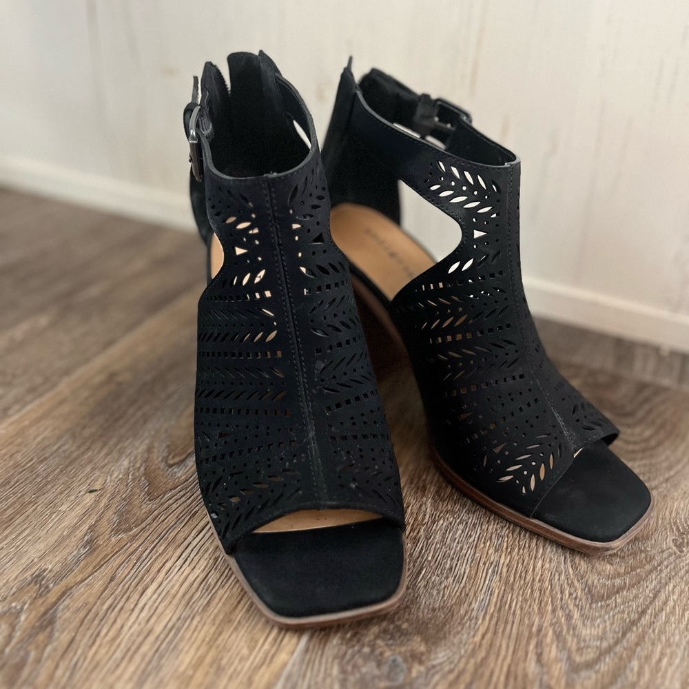 Black size 7 Indigo Rd. Heels